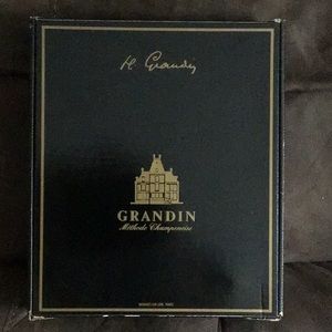 Grandin Champagne Glasses Set of 2 Flutes Engraved Never Used